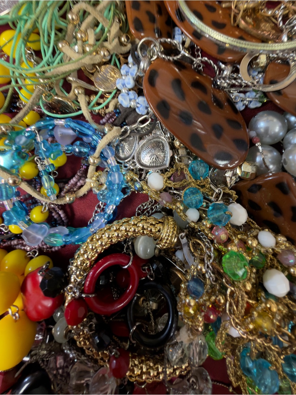 Bulk Costume Jewelry 5 Pound Lot Clean, Wearable, No Junk Or Craft - Picture 3 of 7